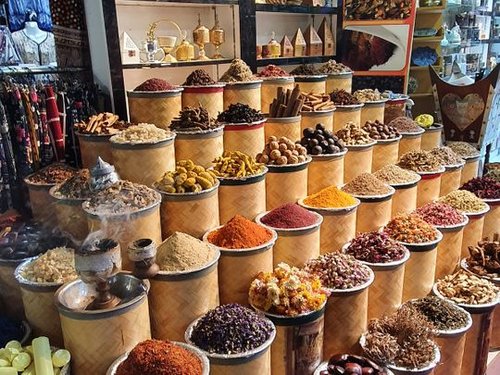 Bur-Dubai-Grand-Souk_17c5550d943_medium